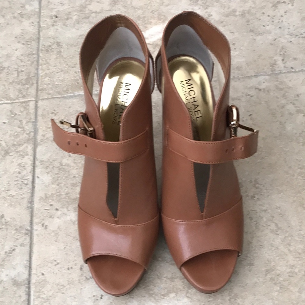 Heels - Picture 2 of 4